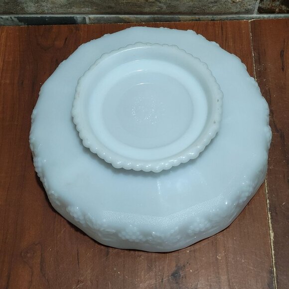 Vintage Anchor Hocking Fire King Ware Large Milk Glass Centerpiece Pedestal Bowl - Picture 7 of 12
